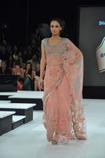 Model walk the ramp for Shantanu & Nikhil Show at Blender_s Pride Fashion Tour Day 2 on 4th Nov 2012 (15).JPG
